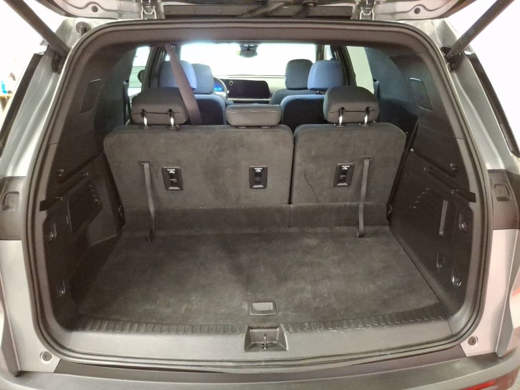 Used 2025 Chevrolet Traverse LT image 13