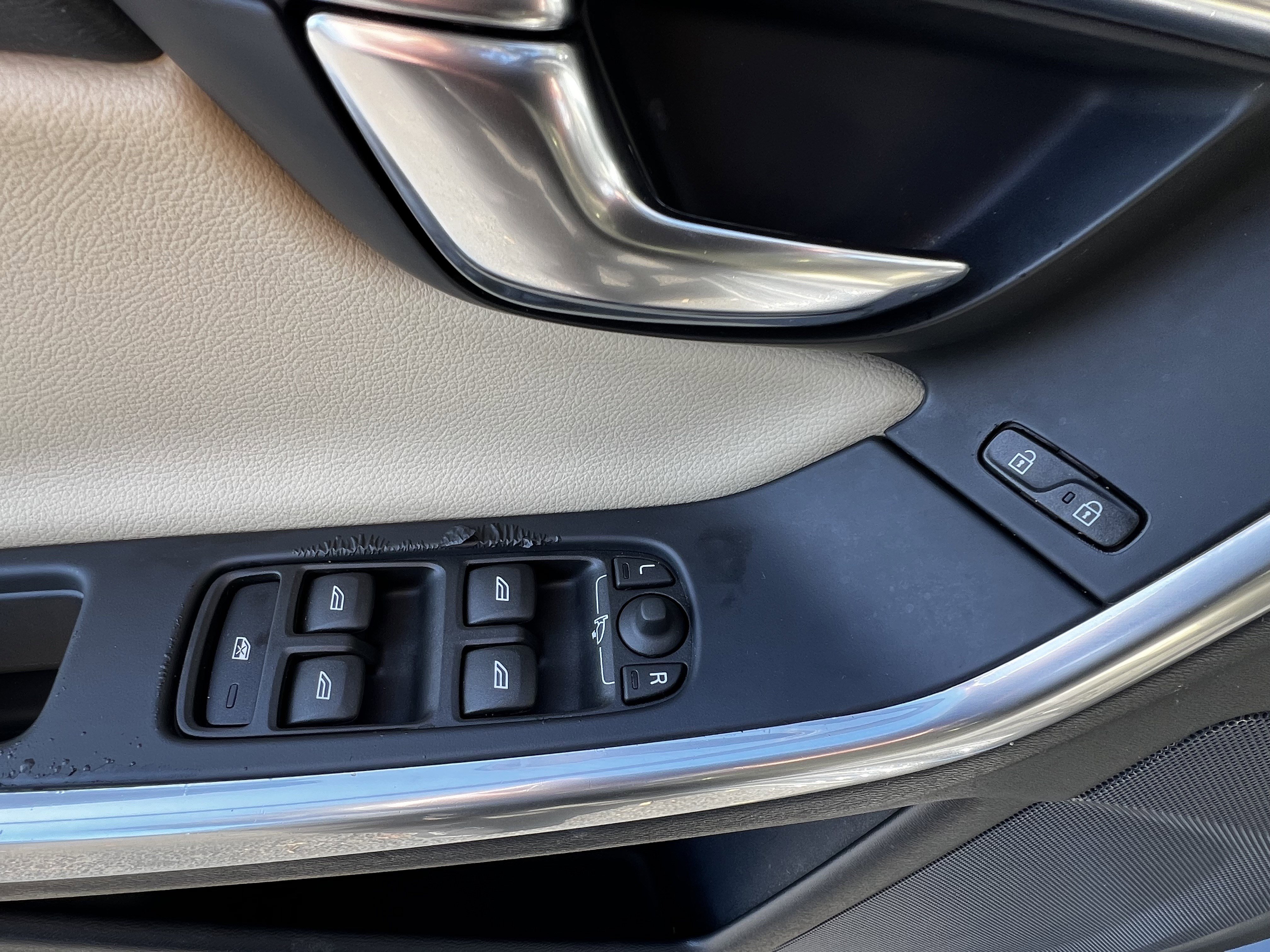 Used 2016 Volvo V60 T5 Premier w/ Convenience Package image 14