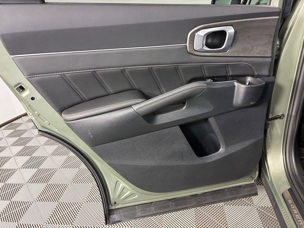 Used 2025 Kia Sorento SX image 25
