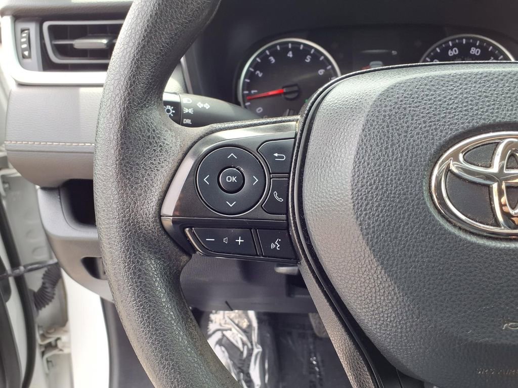 Used 2022 Toyota RAV4 LE image 17