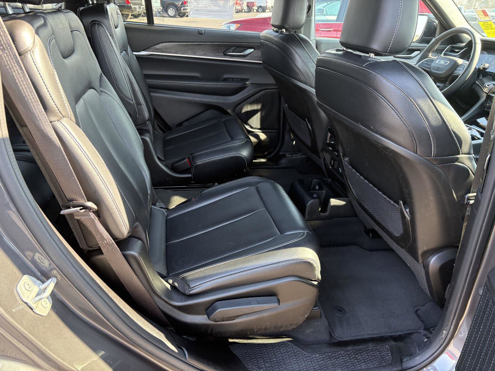 Used 2024 Jeep Grand Cherokee L Limited w/ Luxury Tech Group II image 19