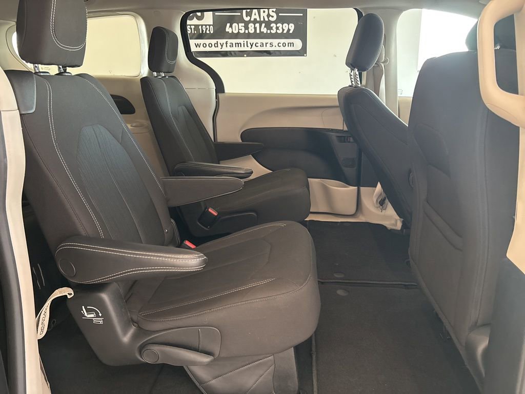 Used 2023 Chrysler Voyager LX image 25