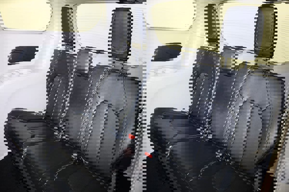 Used 2024 Chrysler Pacifica Touring-L image 11