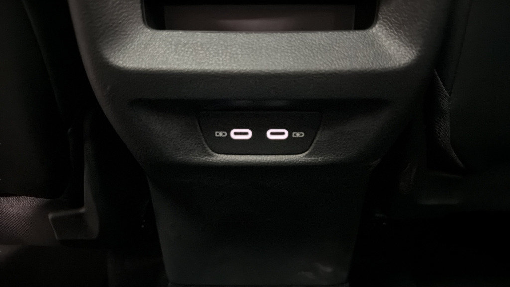 Used 2025 Volkswagen Tiguan SE AWD/4WD image 32