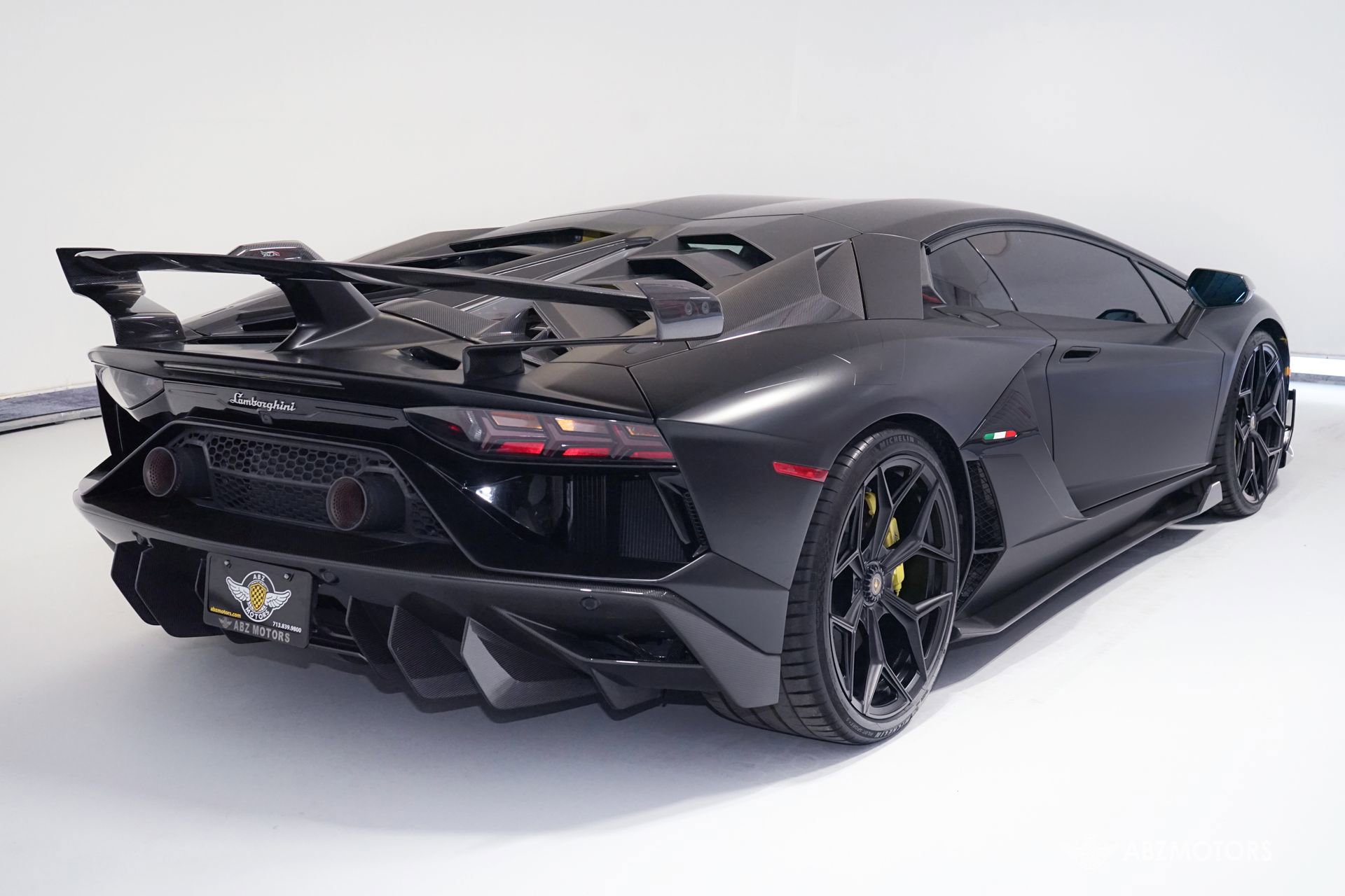 Used 2019 Lamborghini Aventador SVJ image 6