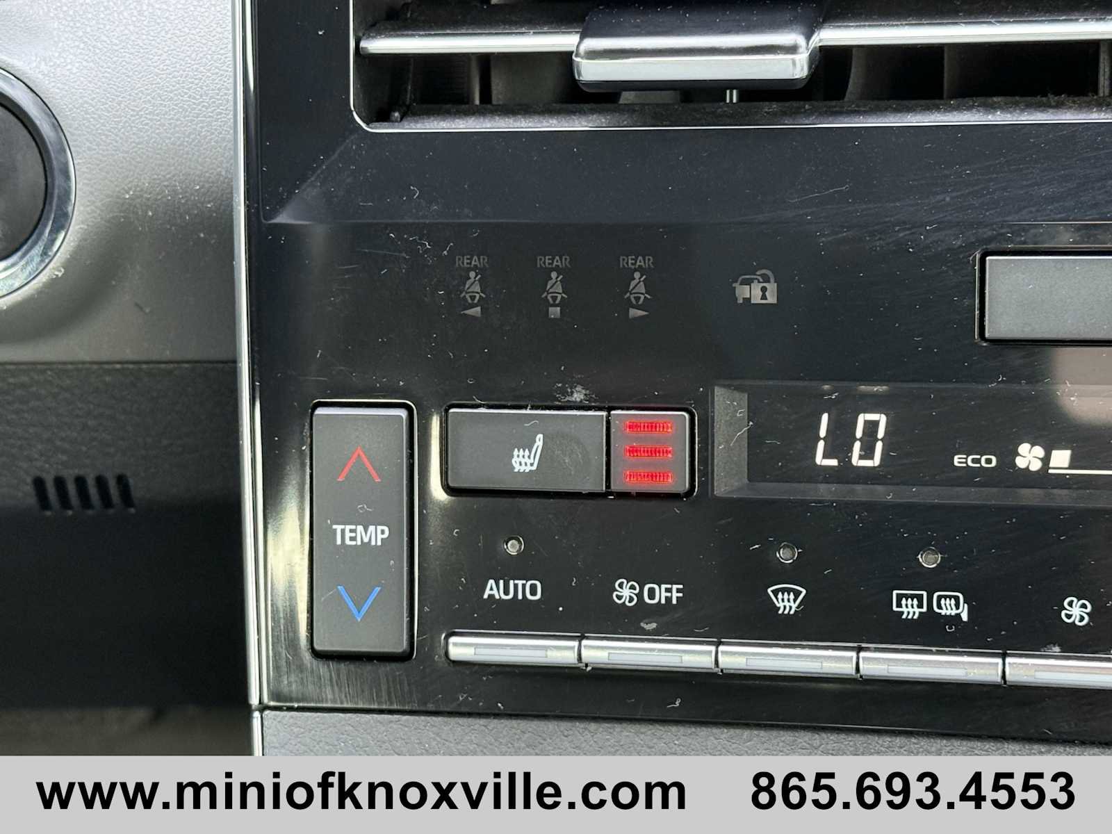 Used 2022 Toyota Avalon XLE image 19