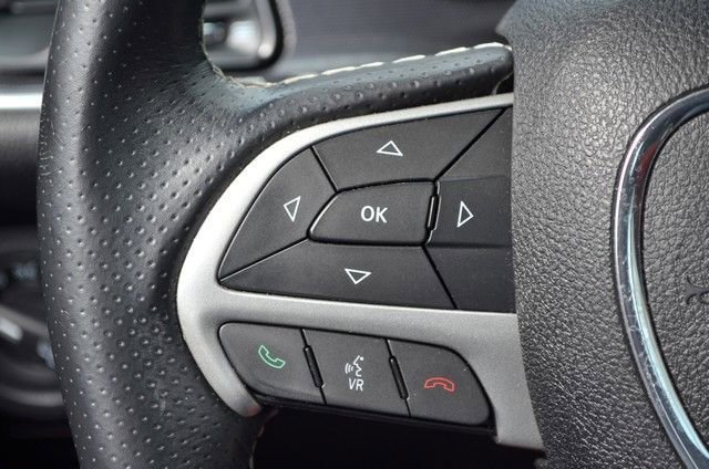 Used 2015 Dodge Challenger SRT w/ Technology Group image 19
