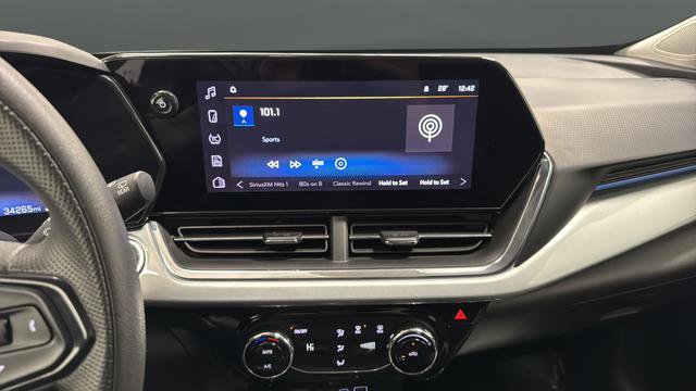 Used 2025 Chevrolet Trax LT FWD image 12