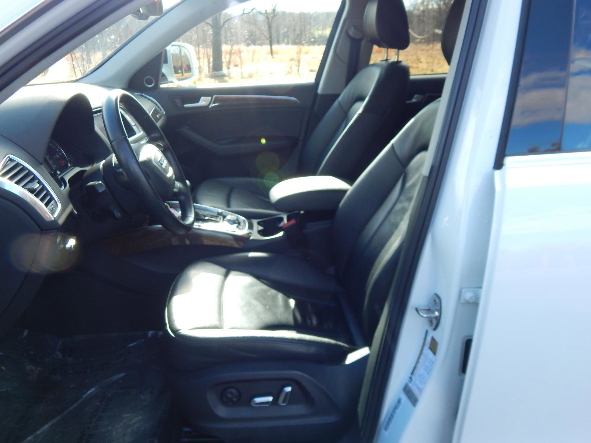 Used 2017 Audi Q5 2.0T Premium Plus w/ Technology Package image 12