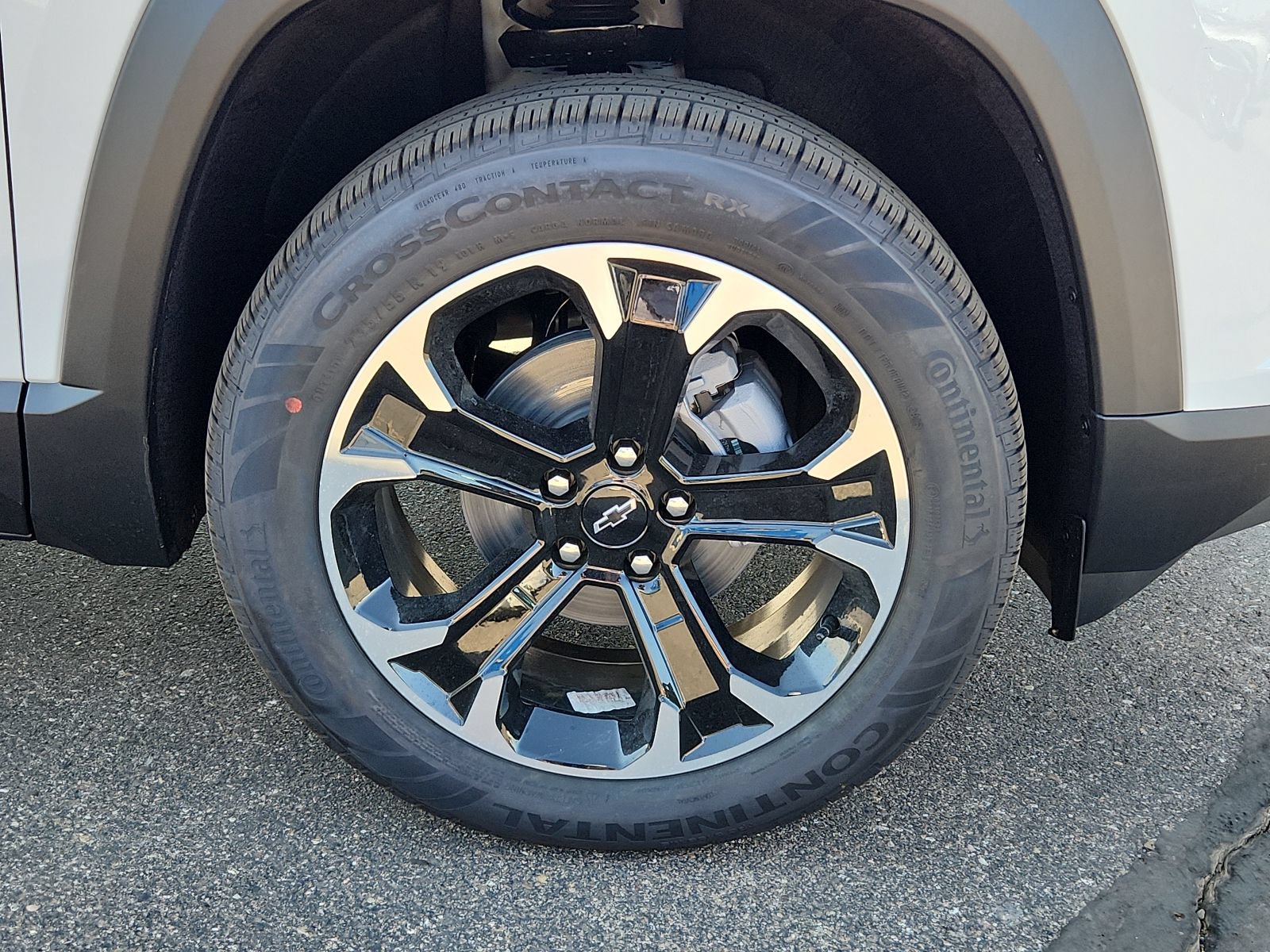New 2027 Chevrolet Equinox LT w/ Safety and Technology Package FWD image 6