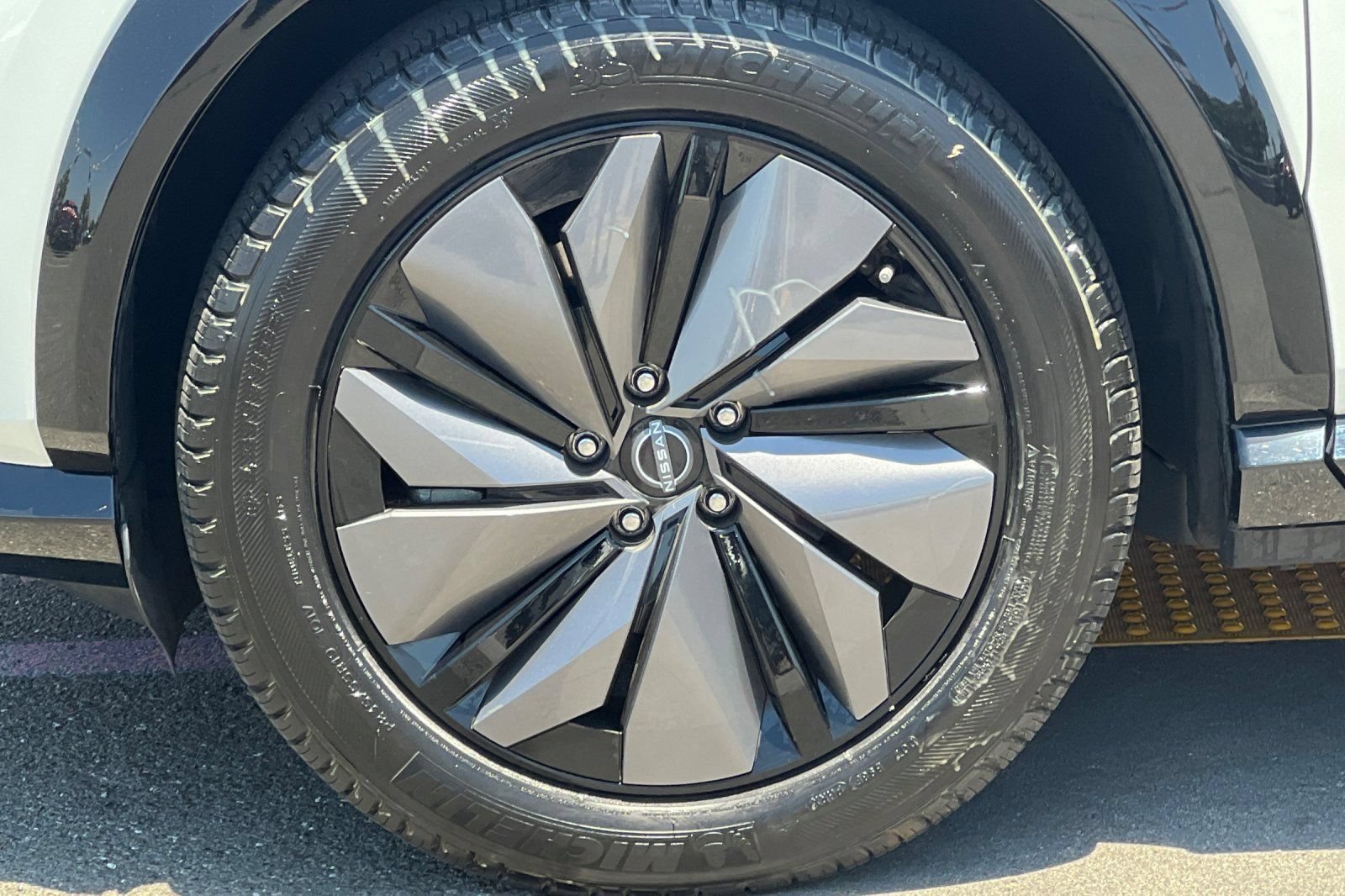 Certified 2024 Nissan Ariya FWD image 33