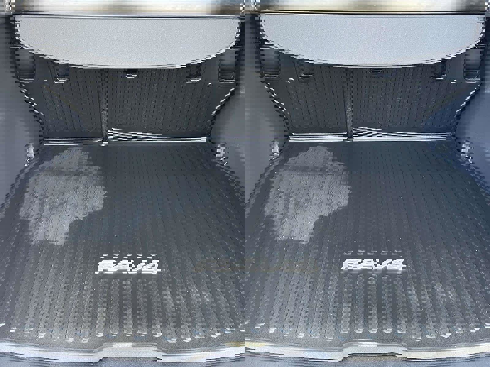 Used 2023 Toyota RAV4 SE image 4