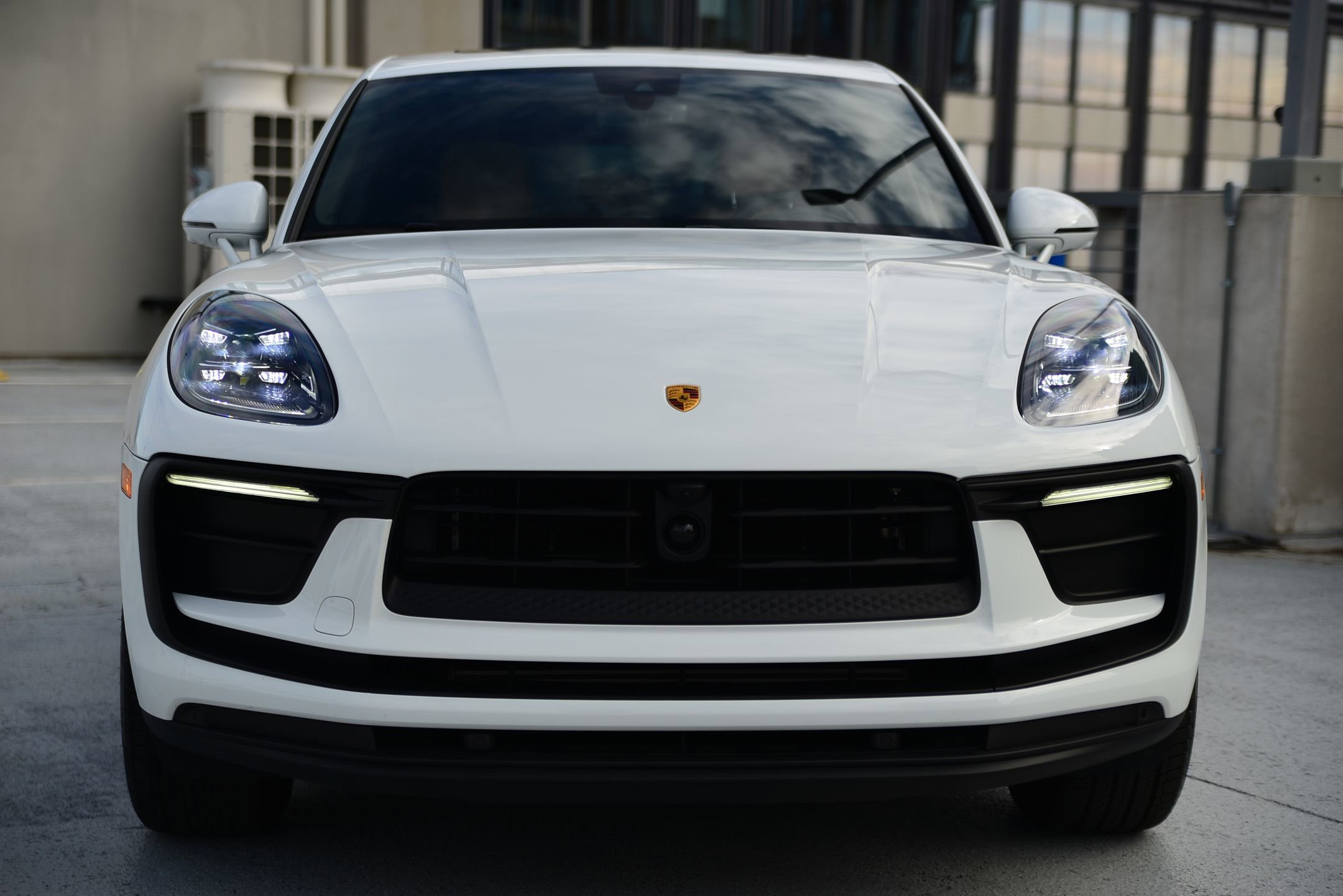 Certified 2025 Porsche Macan image 6