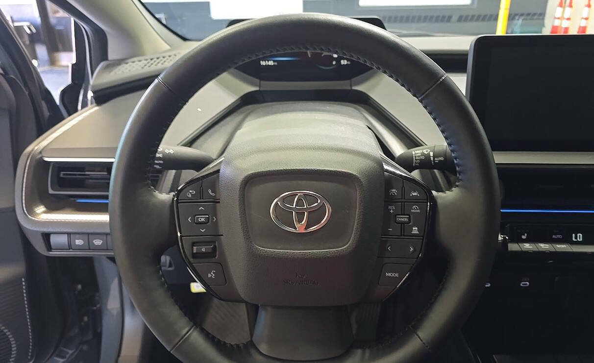 Used 2025 Toyota Prius XLE AWD/4WD image 14