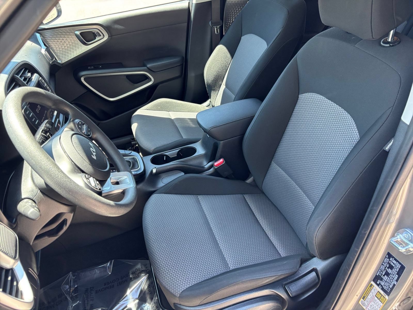 Used 2025 Kia Soul LX w/ LX Technology Package FWD image 35
