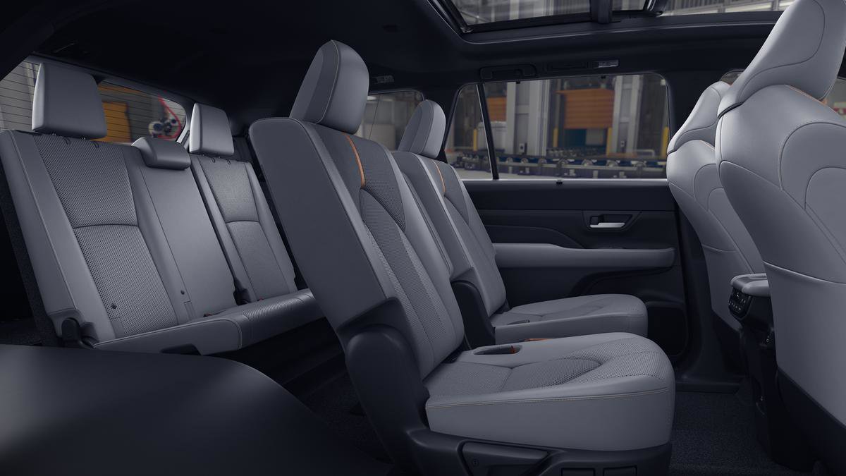 New 2026 Toyota Grand Highlander AWD Hybrid image 2