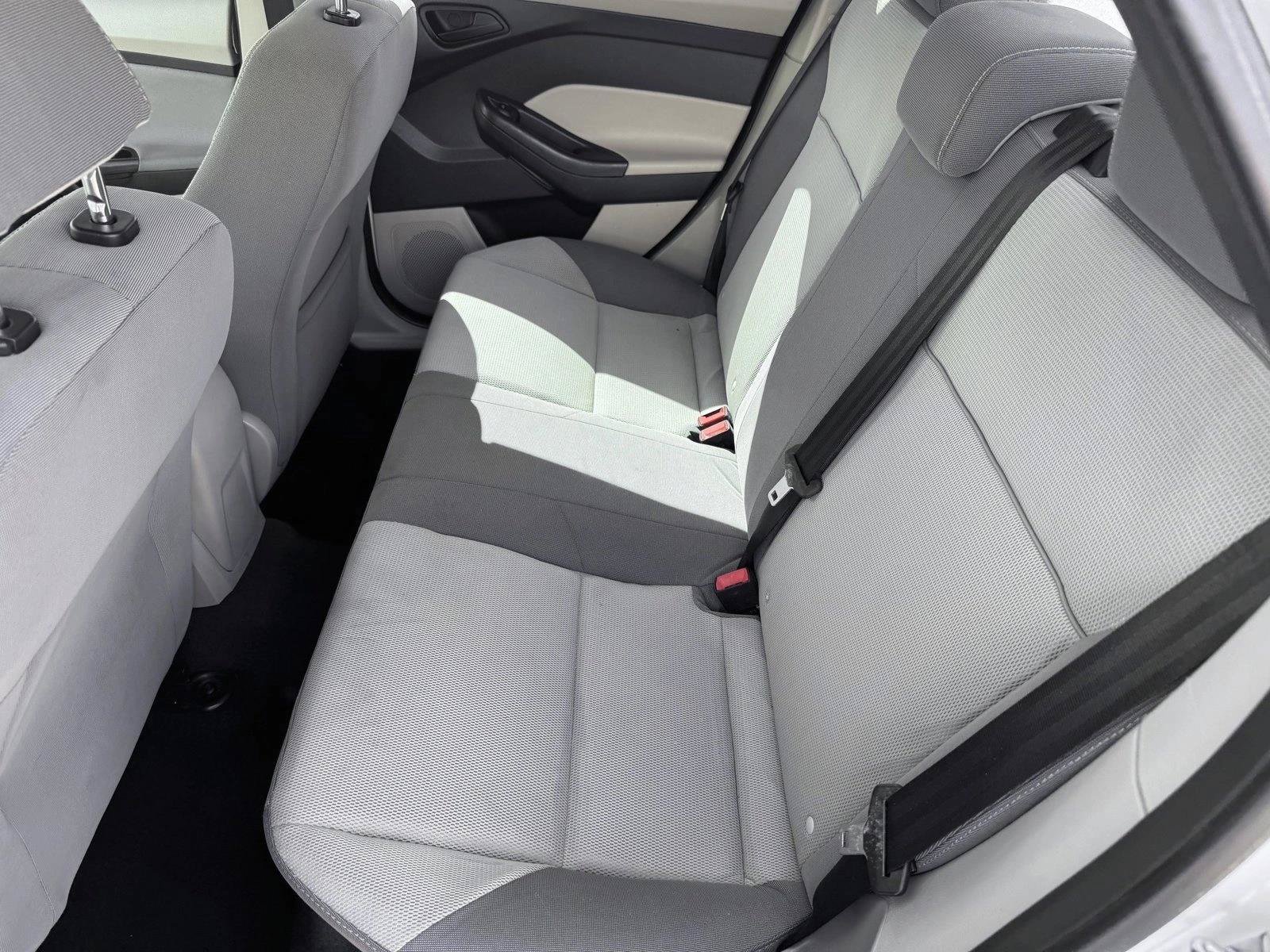Used 2012 Ford Focus SE FWD image 16