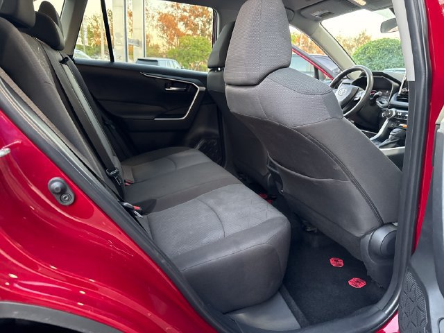 Used 2025 Toyota RAV4 XLE FWD image 33