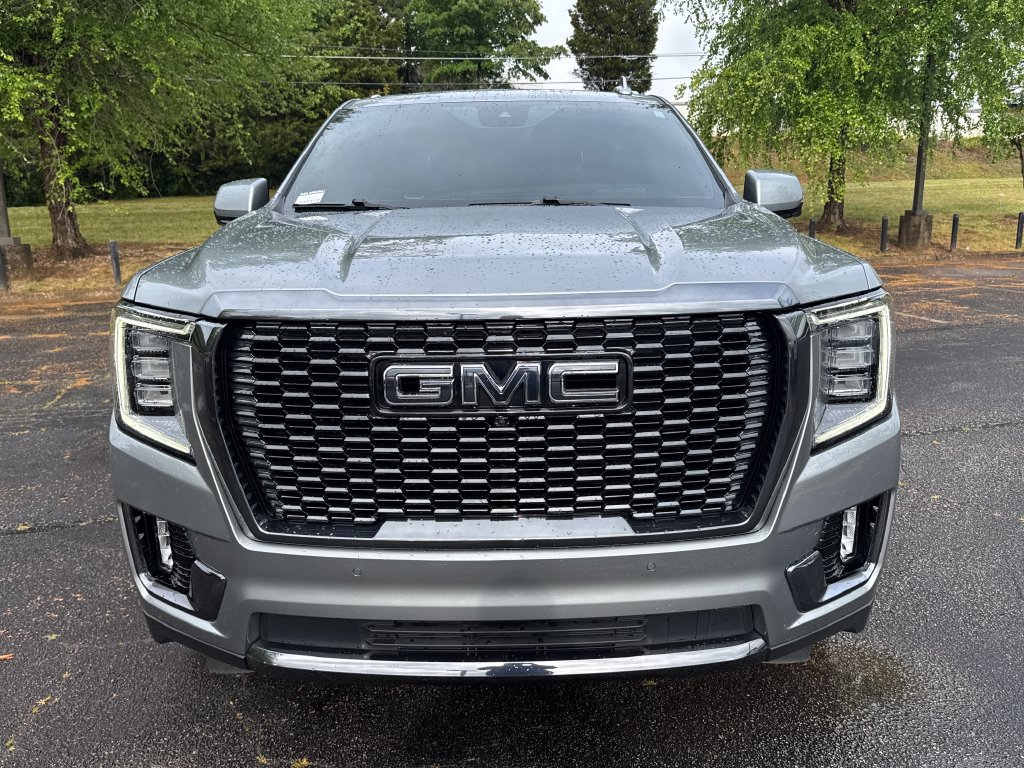 Used 2023 GMC Yukon XL Denali Ultimate AWD/4WD image 3