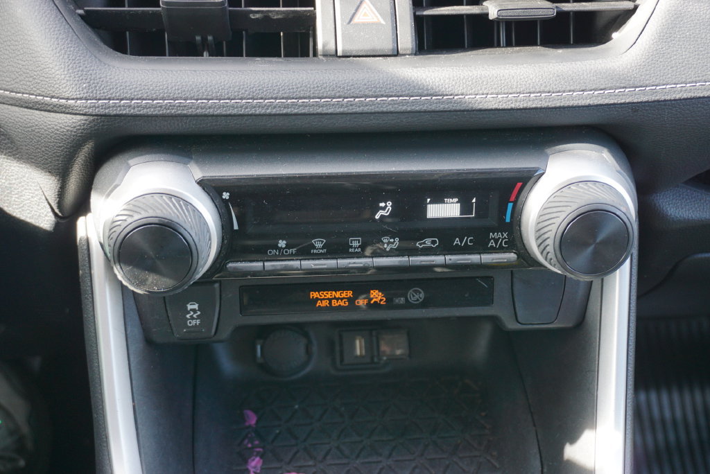 Used 2022 Toyota RAV4 LE FWD image 18
