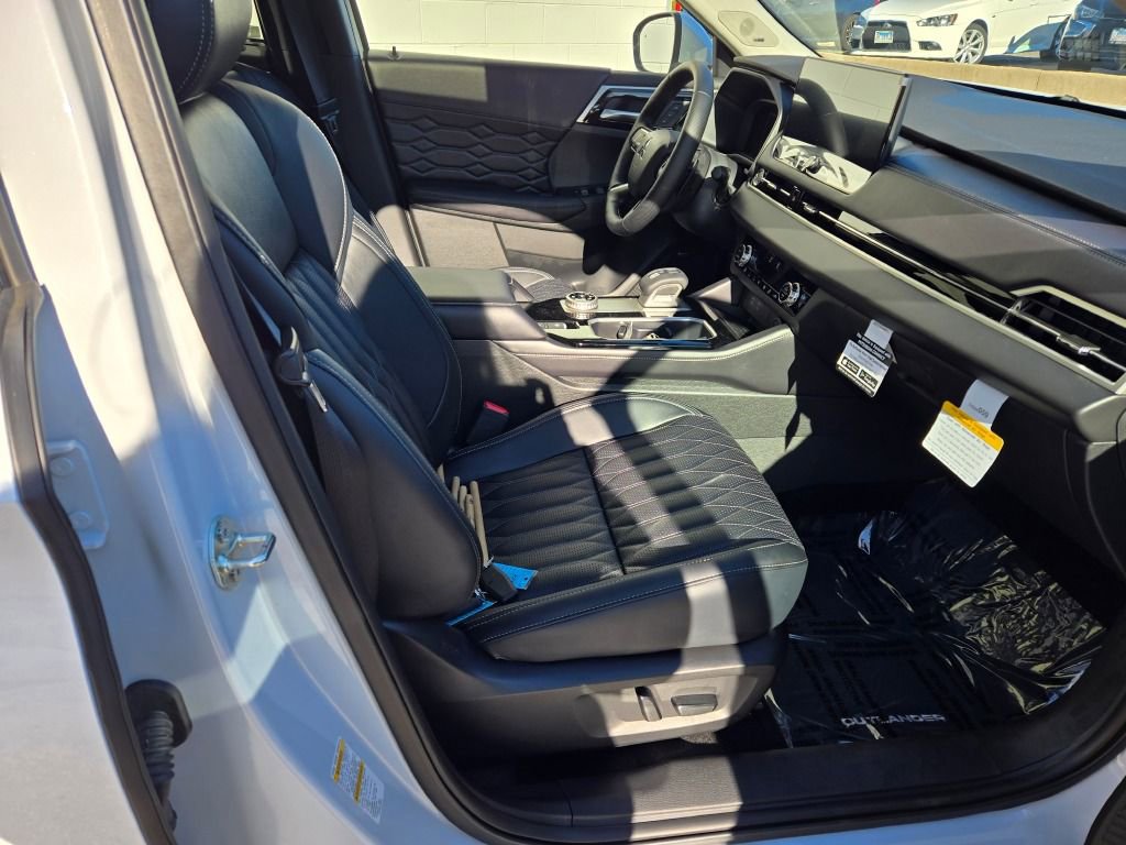 New 2025 Mitsubishi Outlander SEL image 4