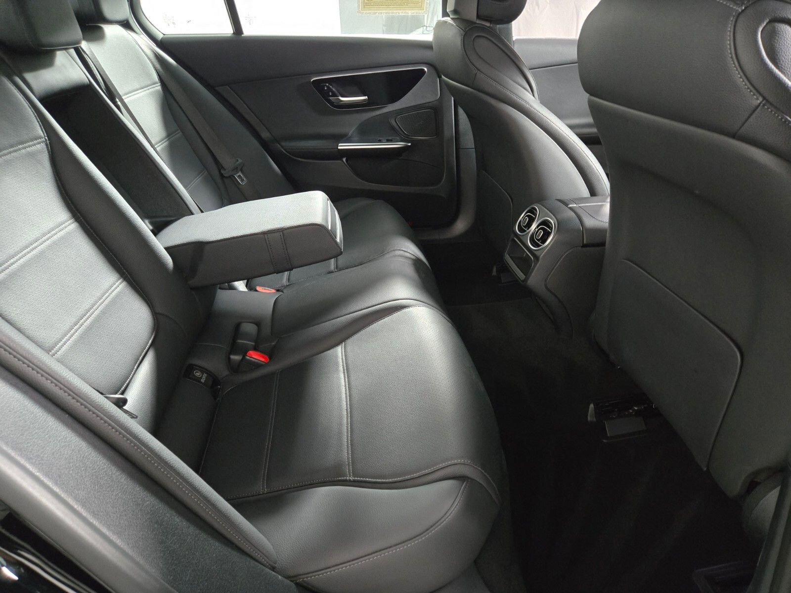 Used 2025 Mercedes-Benz C 300 Sedan image 17