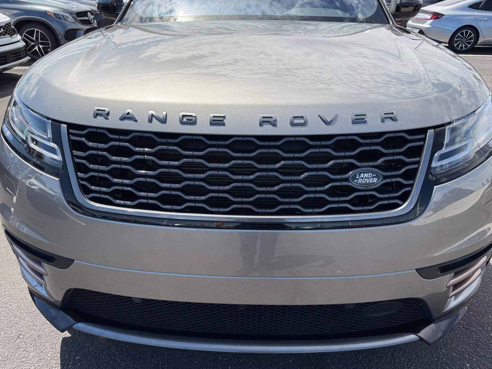 Used 2019 Land Rover Range Rover Velar R-Dynamic SE image 23