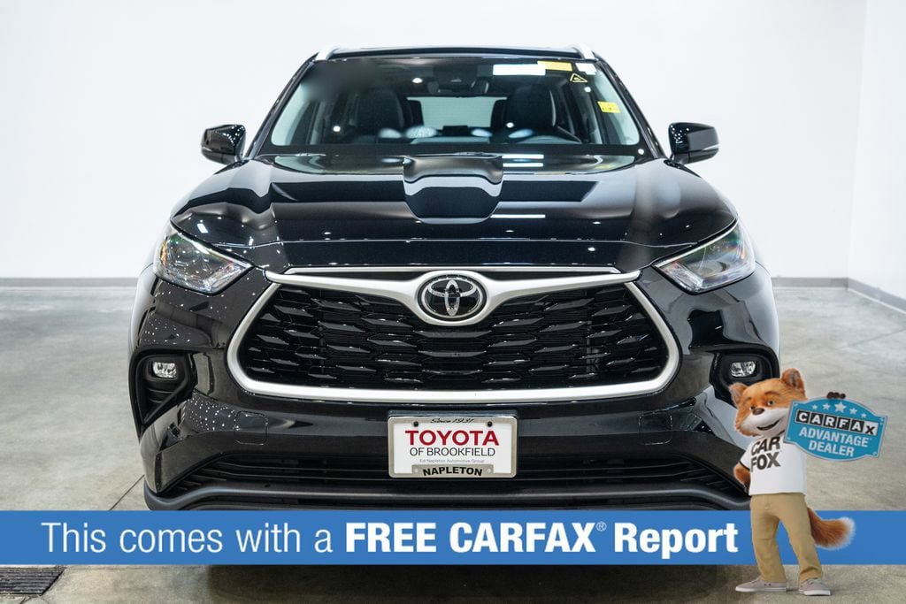 Used 2023 Toyota Highlander XLE AWD/4WD image 3