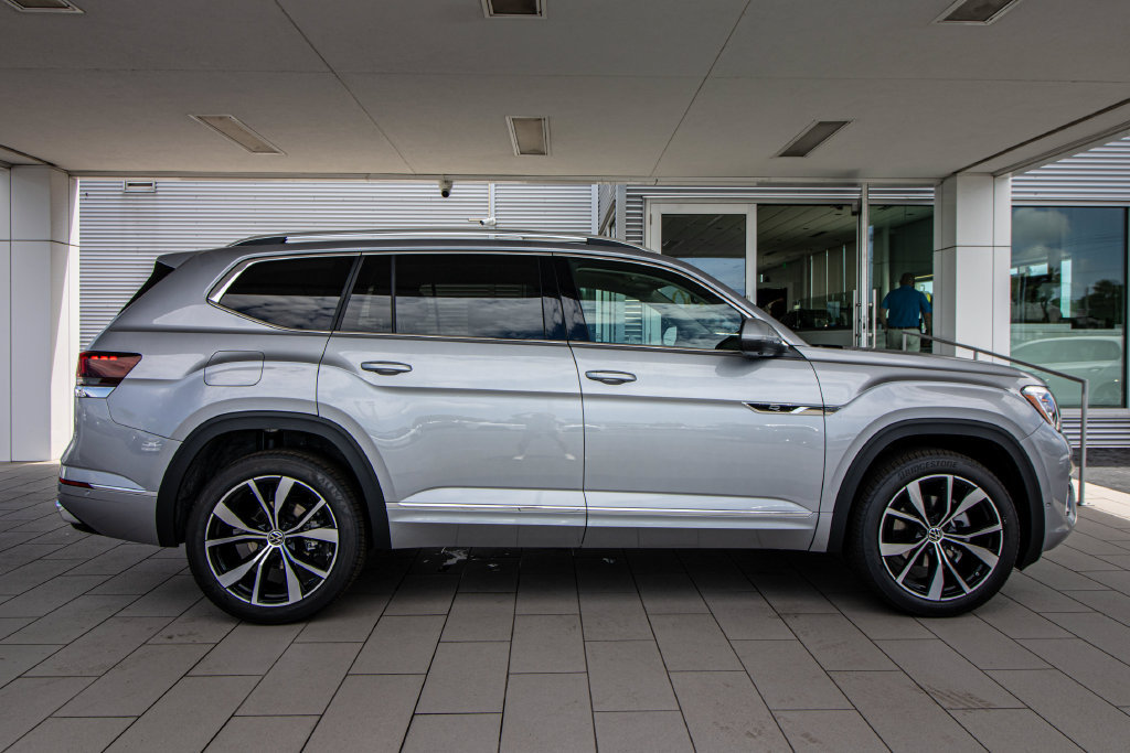 New 2026 Volkswagen Atlas SEL Premium R-Line AWD/4WD image 3