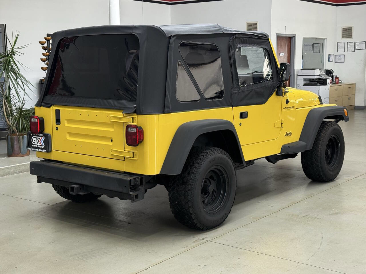 Used 2002 Jeep Wrangler SE AWD/4WD image 2