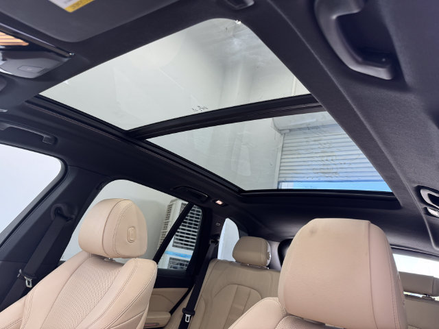 Used 2021 BMW X5 sDrive40i w/ Premium Package RWD image 5