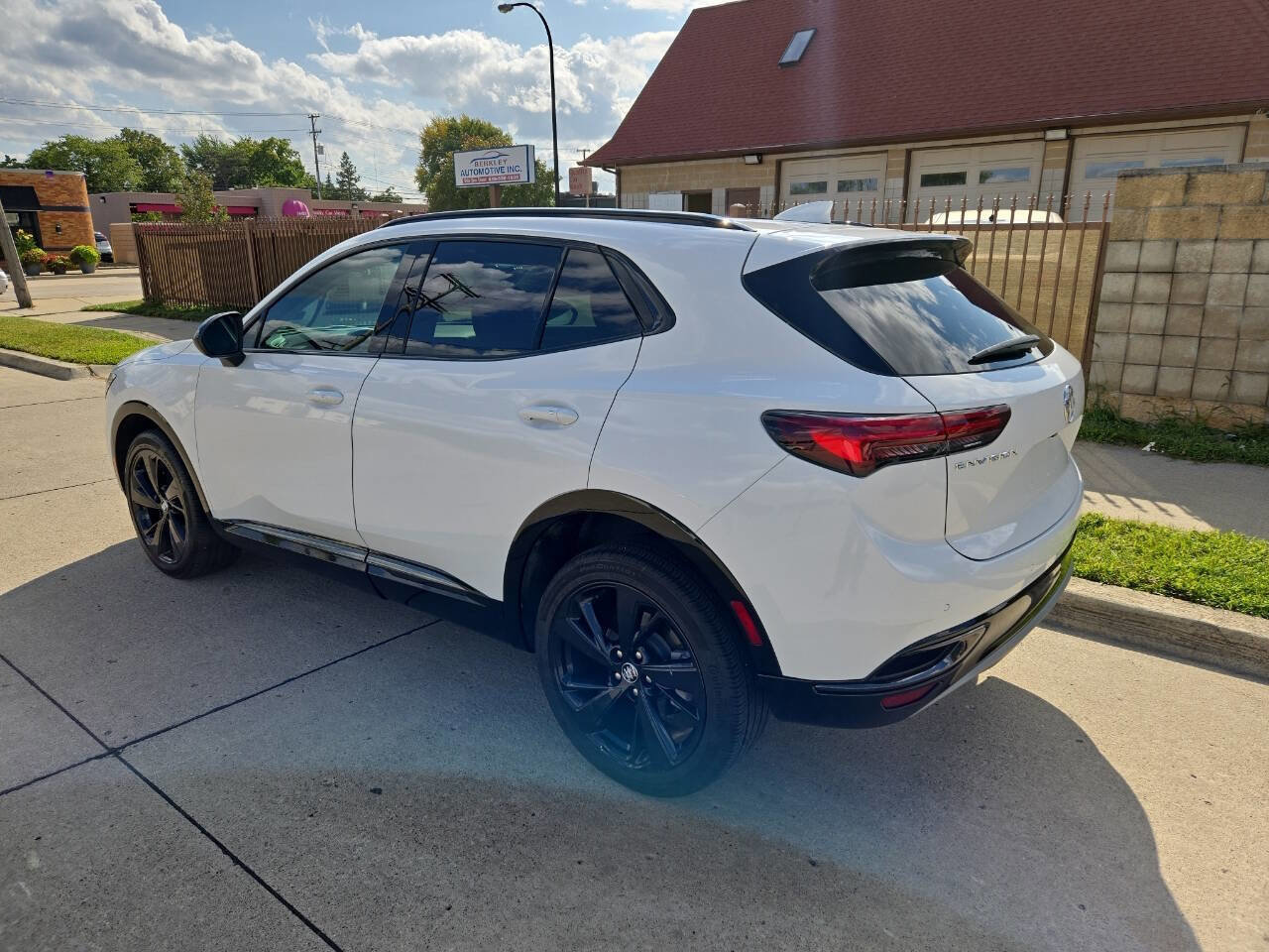 Used 2023 Buick Envision Preferred image 4
