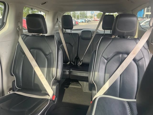 Used 2023 Chrysler Pacifica Limited FWD image 12