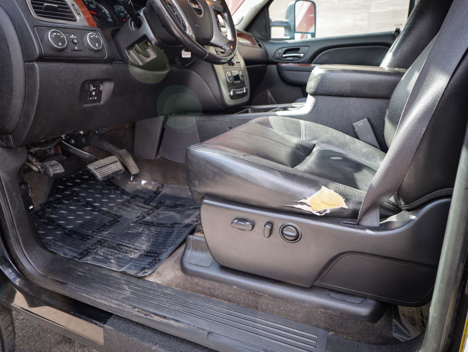 Used 2012 GMC Sierra 2500 SLT w/ SLT Convenience Package AWD/4WD image 15