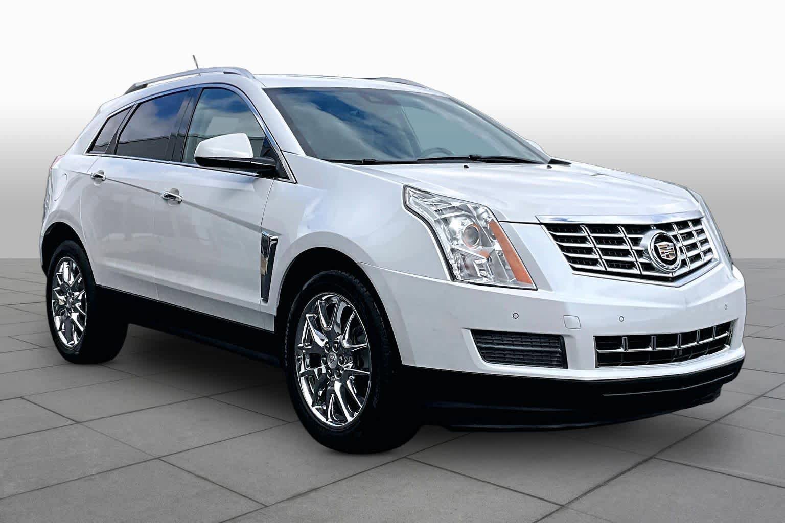 Used 2015 Cadillac SRX Luxury w/ Driver Awareness Package FWD image 2