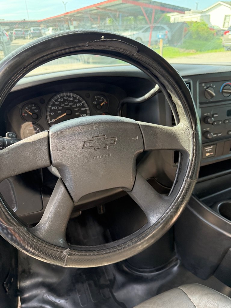 Used 2006 Chevrolet Express 3500 RWD image 34