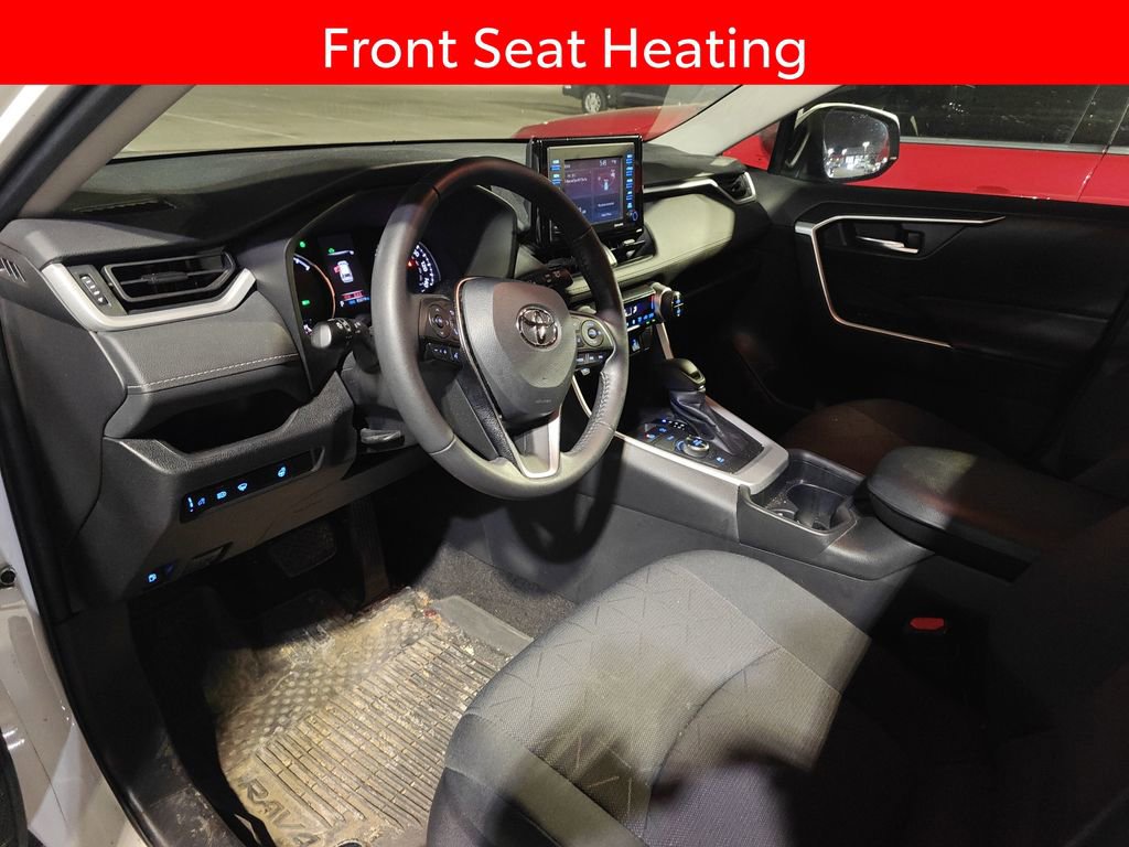Used 2021 Toyota RAV4 XLE w/ XLE Grade Weather Package image 7