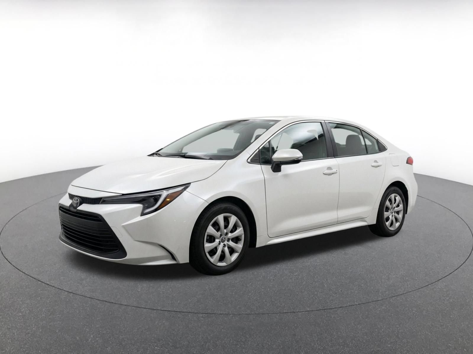 Used 2025 Toyota Corolla LE FWD image 3