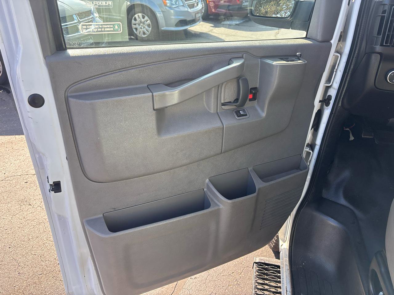 Used 2018 GMC Savana 3500 LS w/ Cold Climate Package image 9