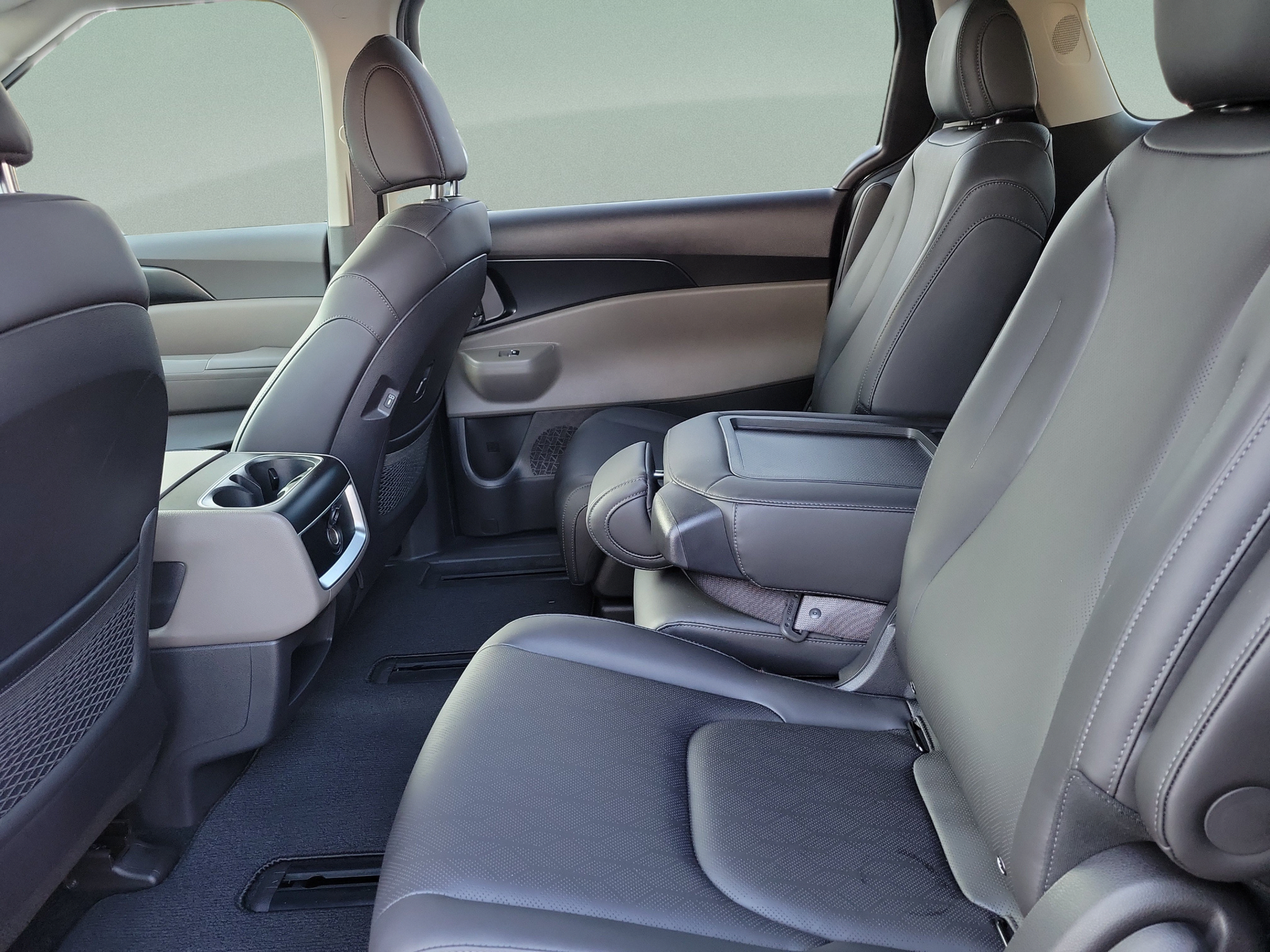 Certified 2026 Kia Carnival FWD image 7