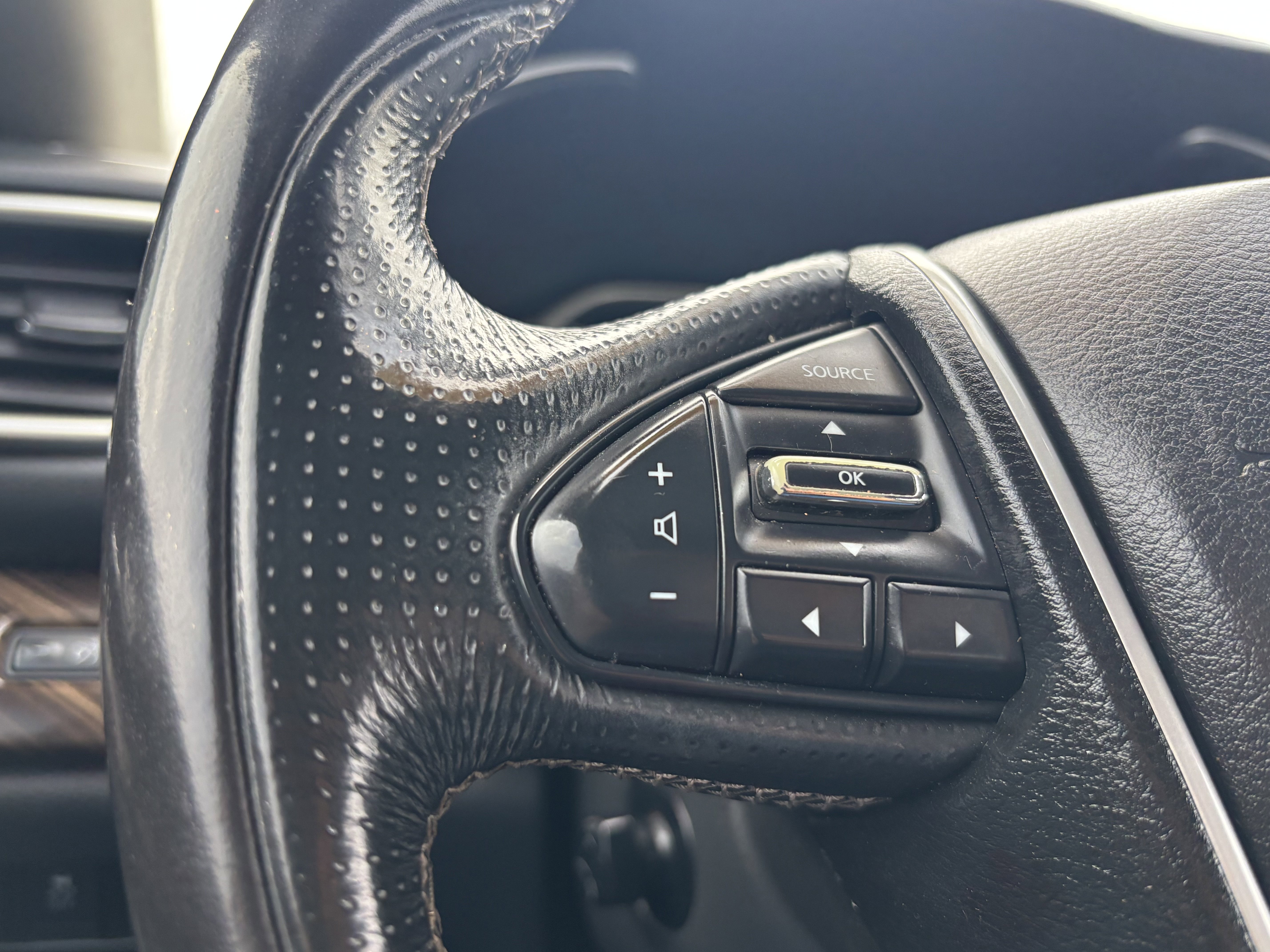 Used 2017 Nissan Maxima Platinum FWD image 40