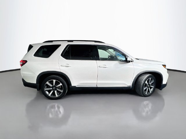 Used 2023 Honda Pilot Touring image 9