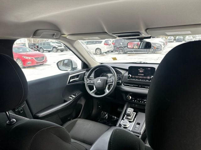 Used 2022 Mitsubishi Outlander ES image 21