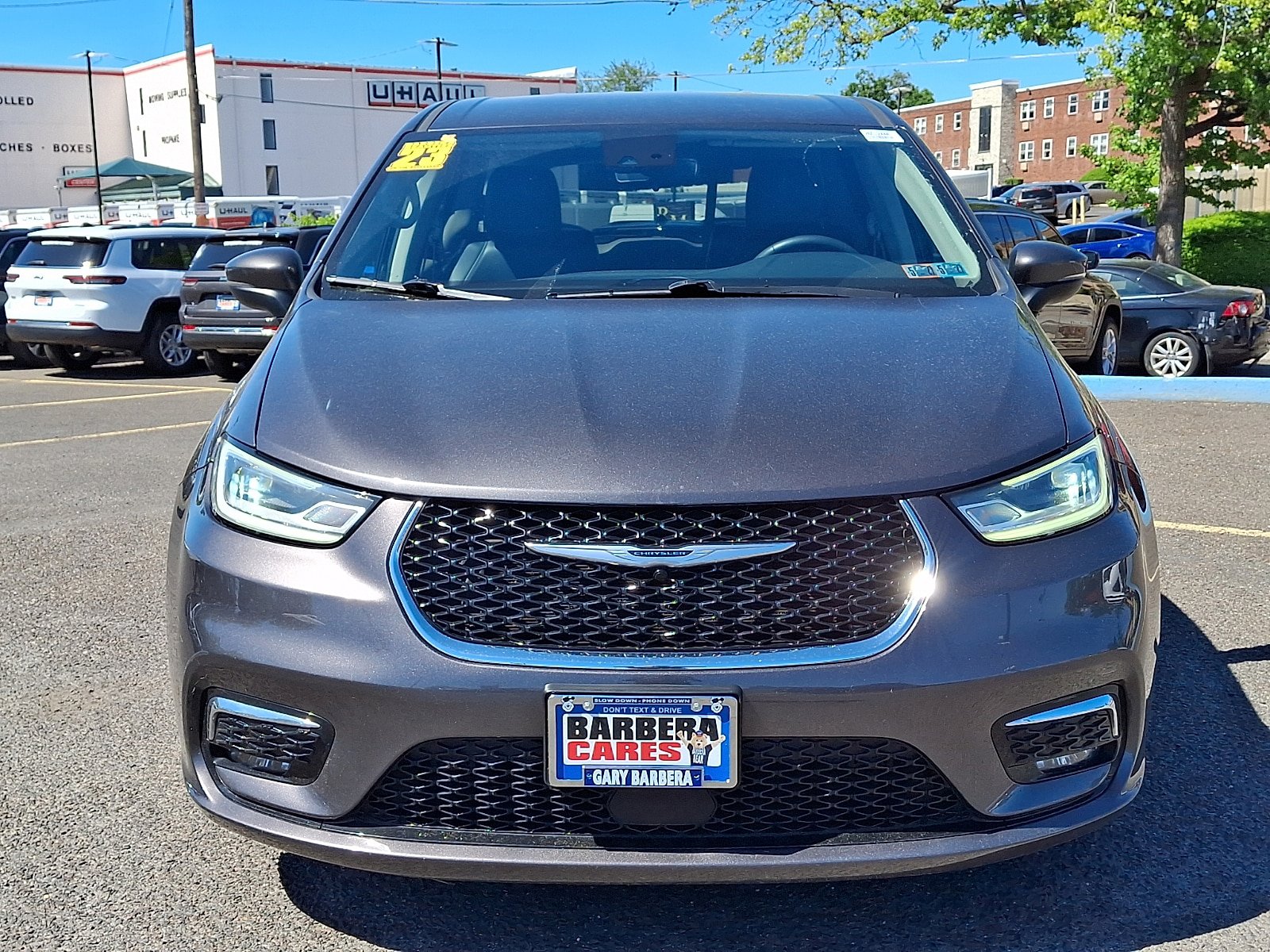 Used 2023 Chrysler Pacifica Touring-L FWD image 2