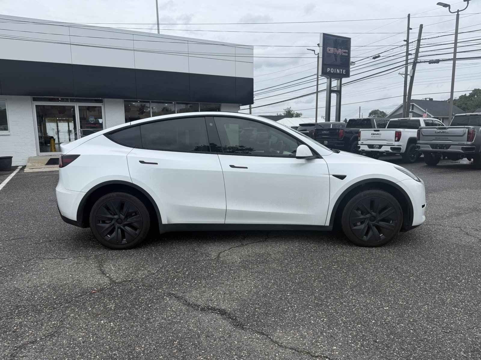 Used 2022 Tesla Model Y Long Range AWD/4WD image 2