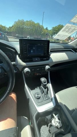 Used 2021 Toyota RAV4 XLE Premium AWD/4WD image 9