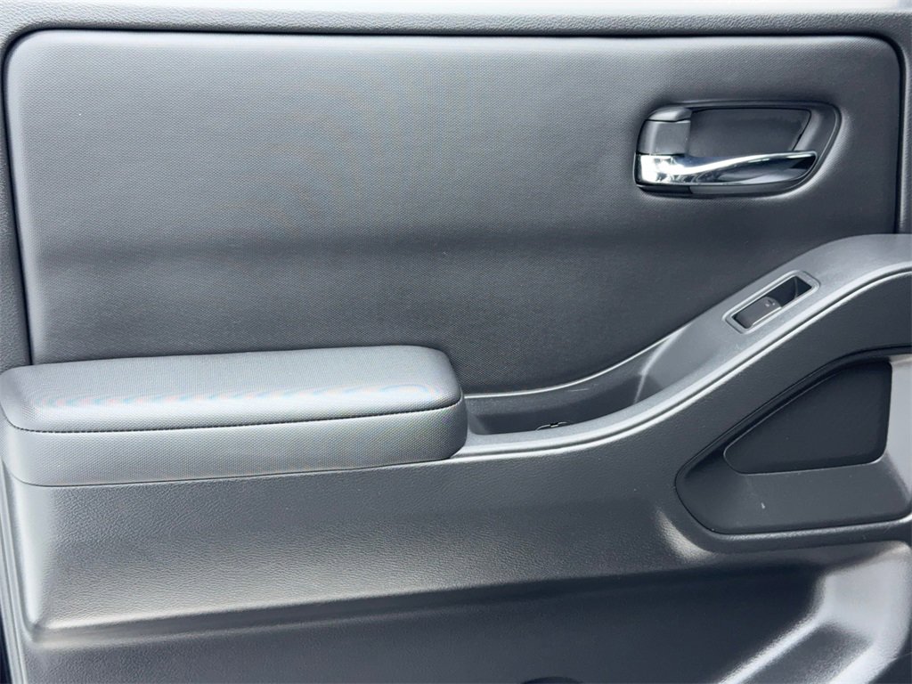 Used 2023 Nissan Frontier SV w/ SV Convenience Package image 43