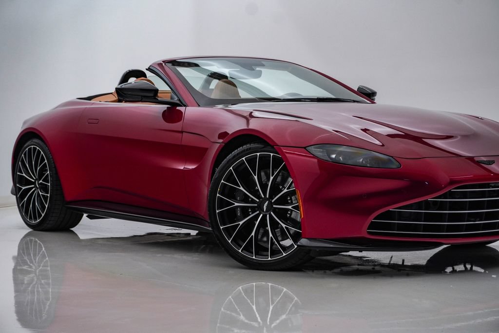 Used 2023 Aston Martin V8 Vantage Roadster RWD image 2