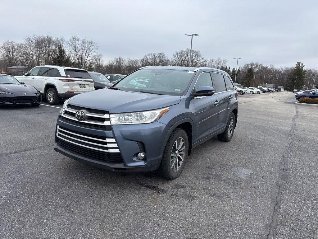 Used 2018 Toyota Highlander XLE image 3