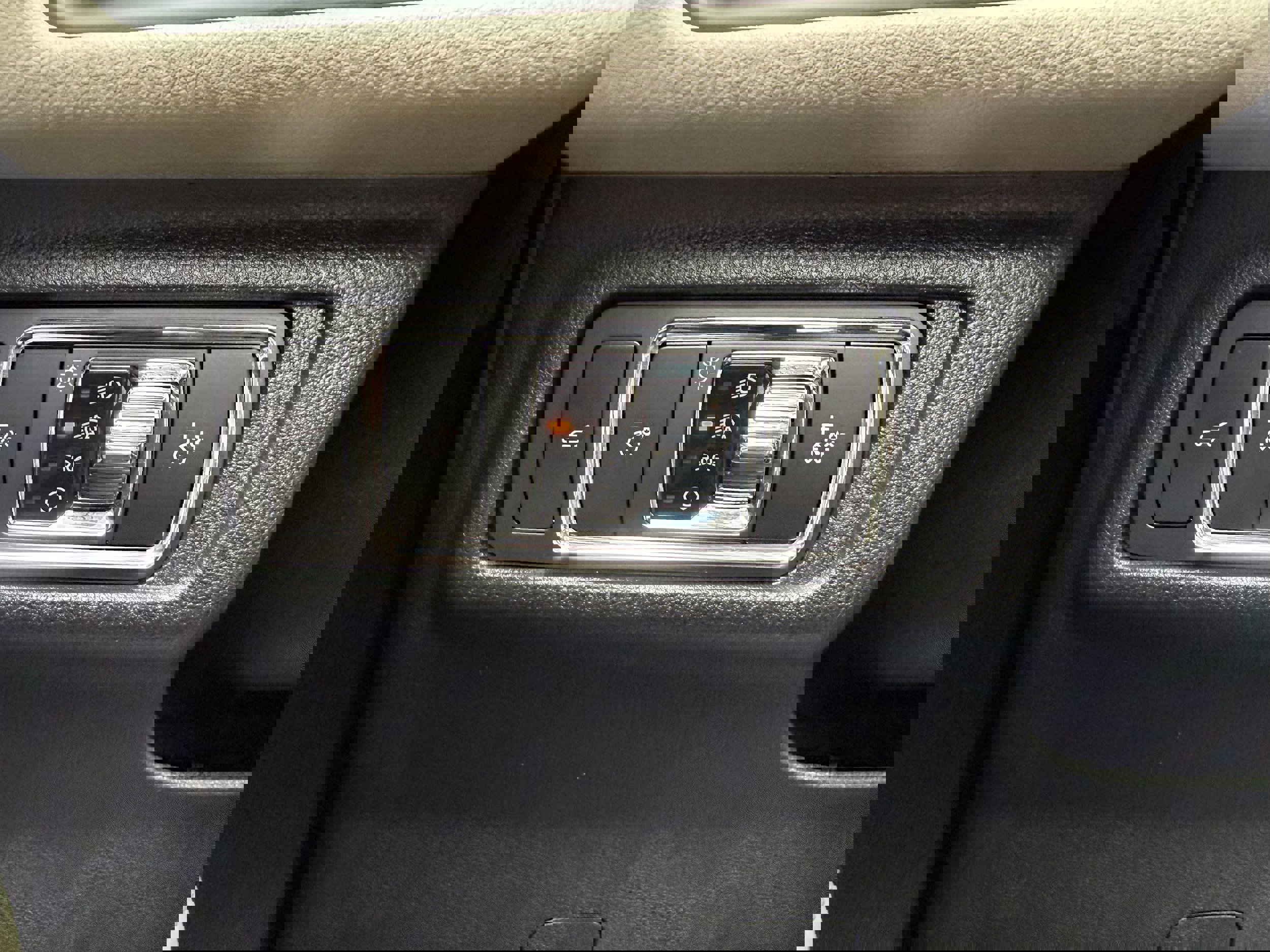 Used 2025 Lincoln Corsair FWD w/ Equipment Group 101A image 21